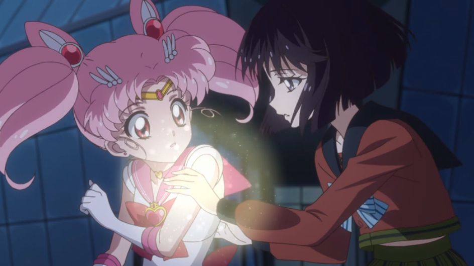 Hotaru usa su poder curativo con Sailor Chibi Moon. (Imagen: Toei Animation / Naoko Takeuchi)